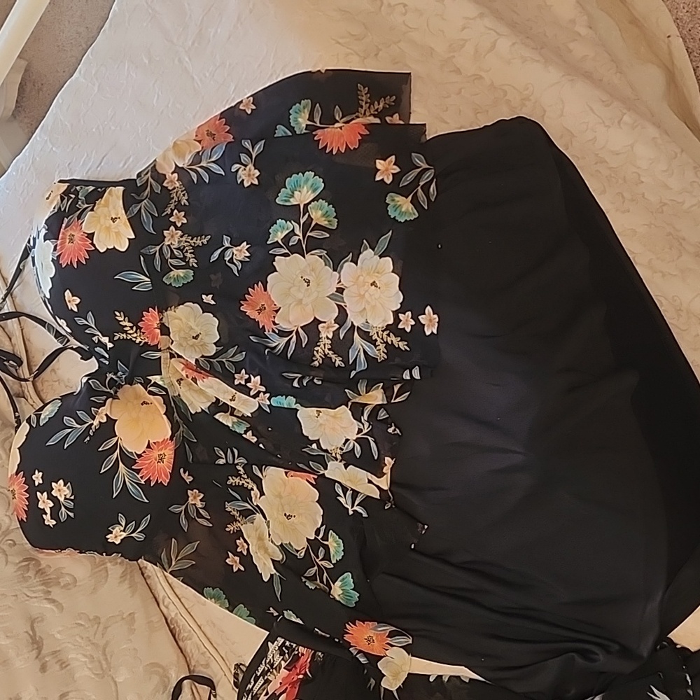 3 Womens Bathings Suits - Picture 4 of 13